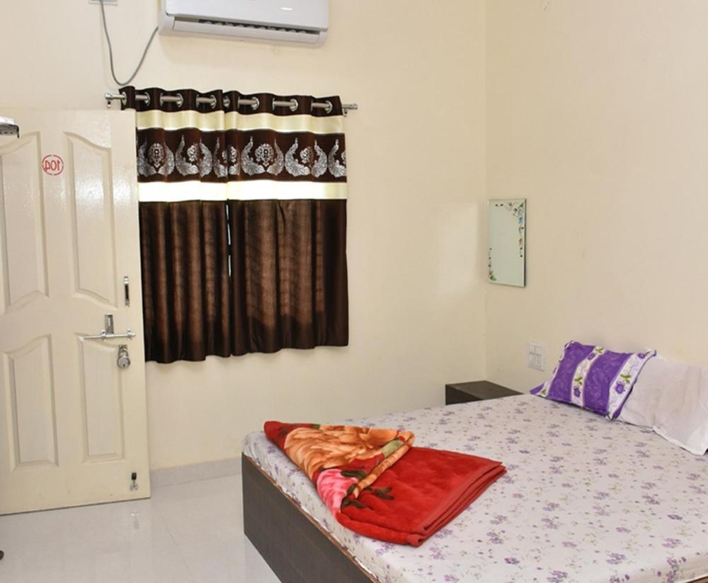 Hotel Shivalay Shegaon Bagian luar foto