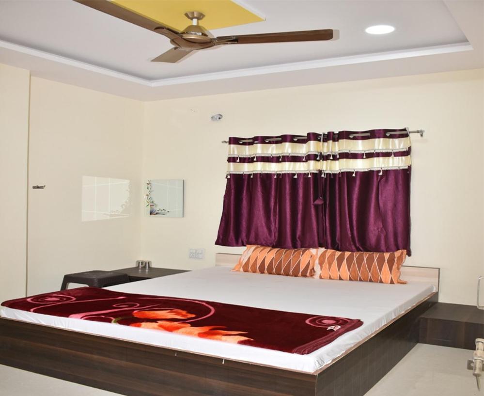 Hotel Shivalay Shegaon Bagian luar foto