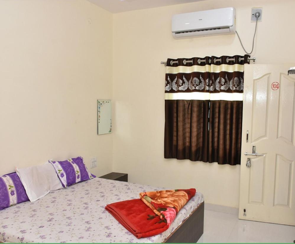 Hotel Shivalay Shegaon Bagian luar foto